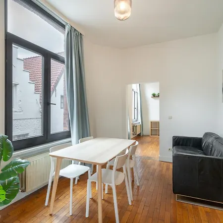 Large Authentic Appartement