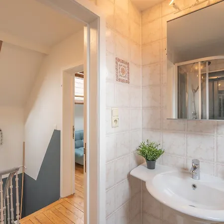 Large Authentic Apartment *