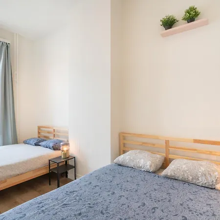 Large Authentic Apartment *