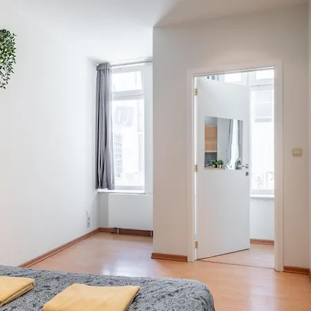 Apartment Large Authentic